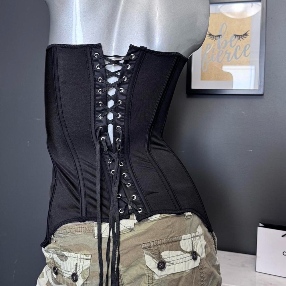 ❌SOLD❌Coquette Satin Zip Corset - Picture 4 of 5